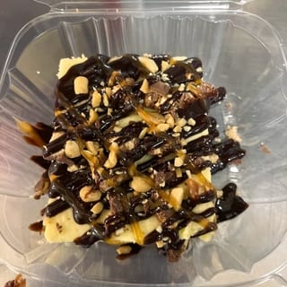 Snickers Cheesecake
